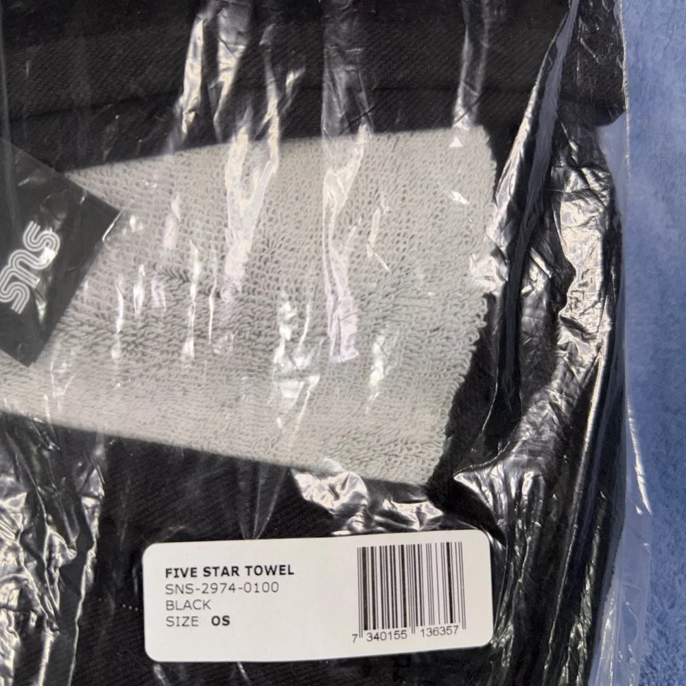 Black‎ and White Bath Towel